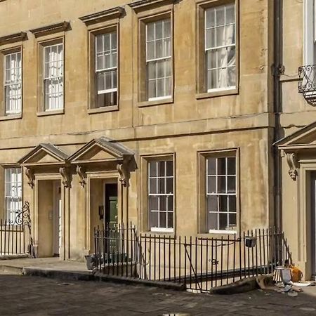 Georgian Apartment Located In The Center Of Bath. Bagian luar foto