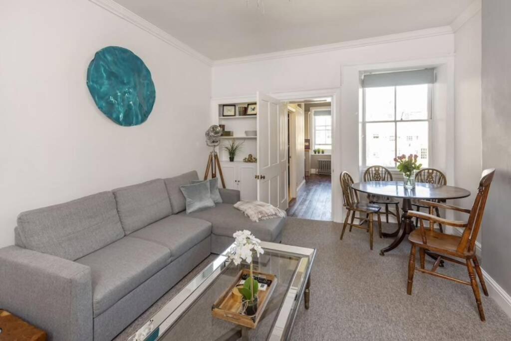 Georgian Apartment Located In The Center Of Bath. Bagian luar foto