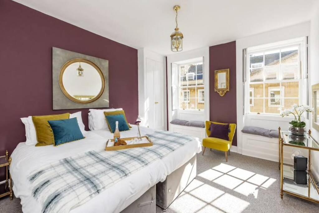 Georgian Apartment Located In The Center Of Bath. Bagian luar foto