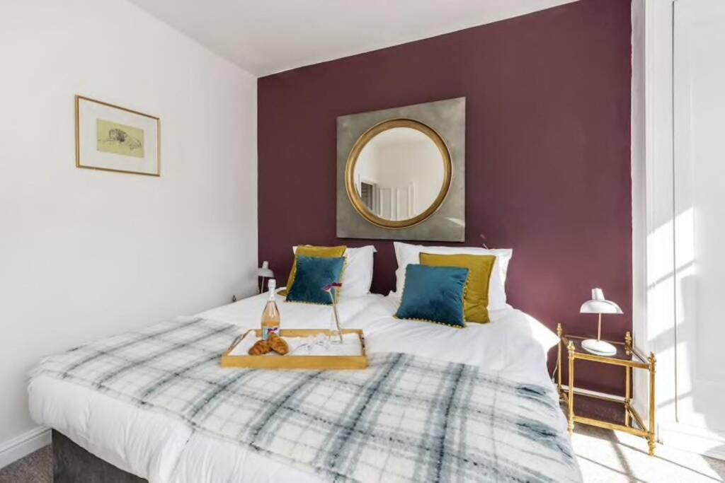 Georgian Apartment Located In The Center Of Bath. Bagian luar foto